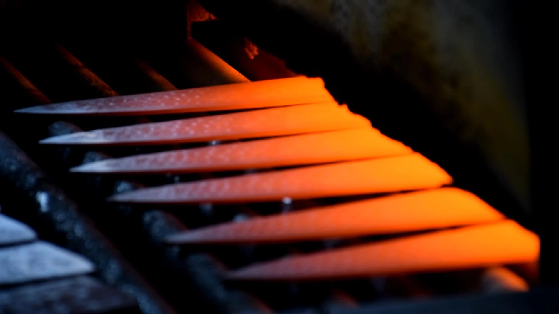 Снимка на Ръчно изковани японски ножове